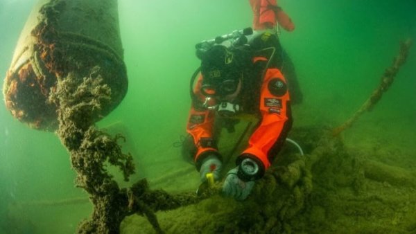 Salamina'da Terk Edilmiş Midye Çiftliğinden 36 Ton Deniz Atığı Çıkarıldı