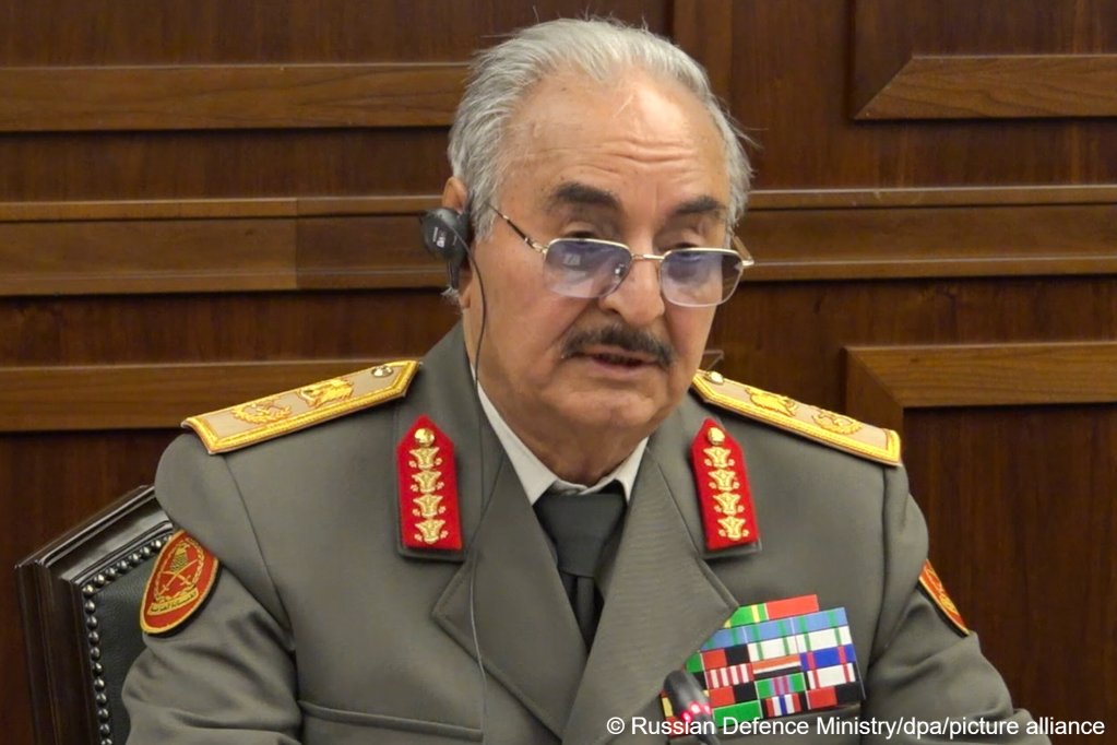 Khalifa Haftar, the de-facto leader of eastern Libya, is widely accused of human rights abuses; however, the EU nevertheless seems to seek out his support in the fight against irregular migration | Russian Defence Ministry / TASS / picture-alliance