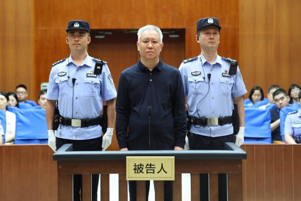 Çin'in Sorunlu Emlak Geliştiricisi Evergrande'ın Kurucusu Ömür Boyu Hapis Cezasına Çarptırıldı