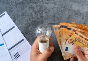 Yunanistan'ın Elektrikte %30 İndirim Planı Zorlu Gerçeklerle Yüzleşiyor
