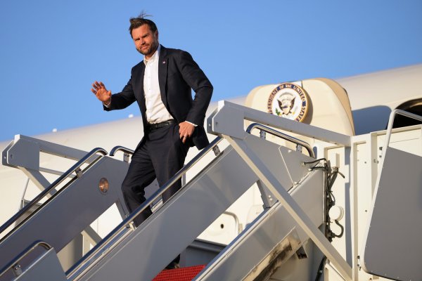 JD Vance Iowa'ya dönüyor, Senato ve valilik yarışları kızışıyor