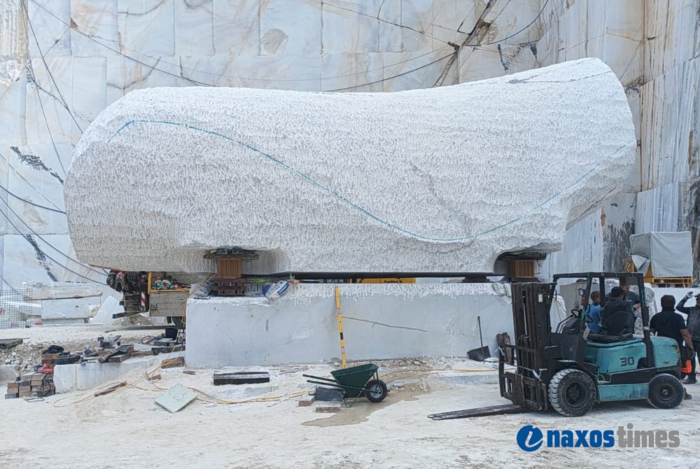 Naxos'ta 500 tonluk mermer heykel Lyra of Naxos yolculuğa çıkıyor