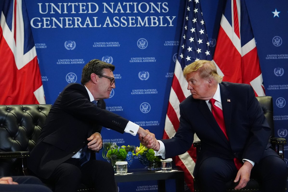 Trump yeni İngiliz başbakanı Andy Burnham'ı övdü ama Hint Okyanusu adaları anlaşmasını eleştirdi