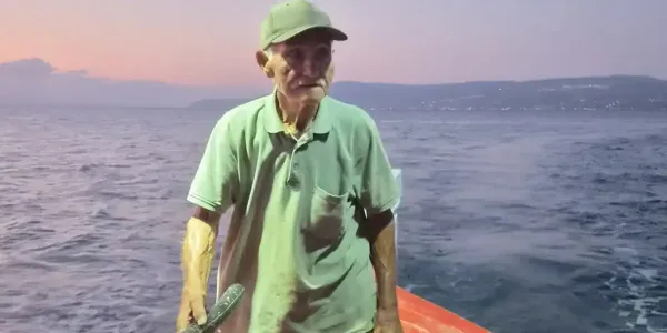 92 yaşındaki Evia kaptanı Guinness balıkçılık rekoru için başvurdu