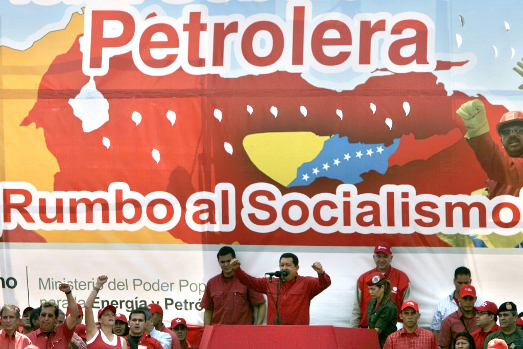 Hugo Chavez petrol işçilerine sesleniyor