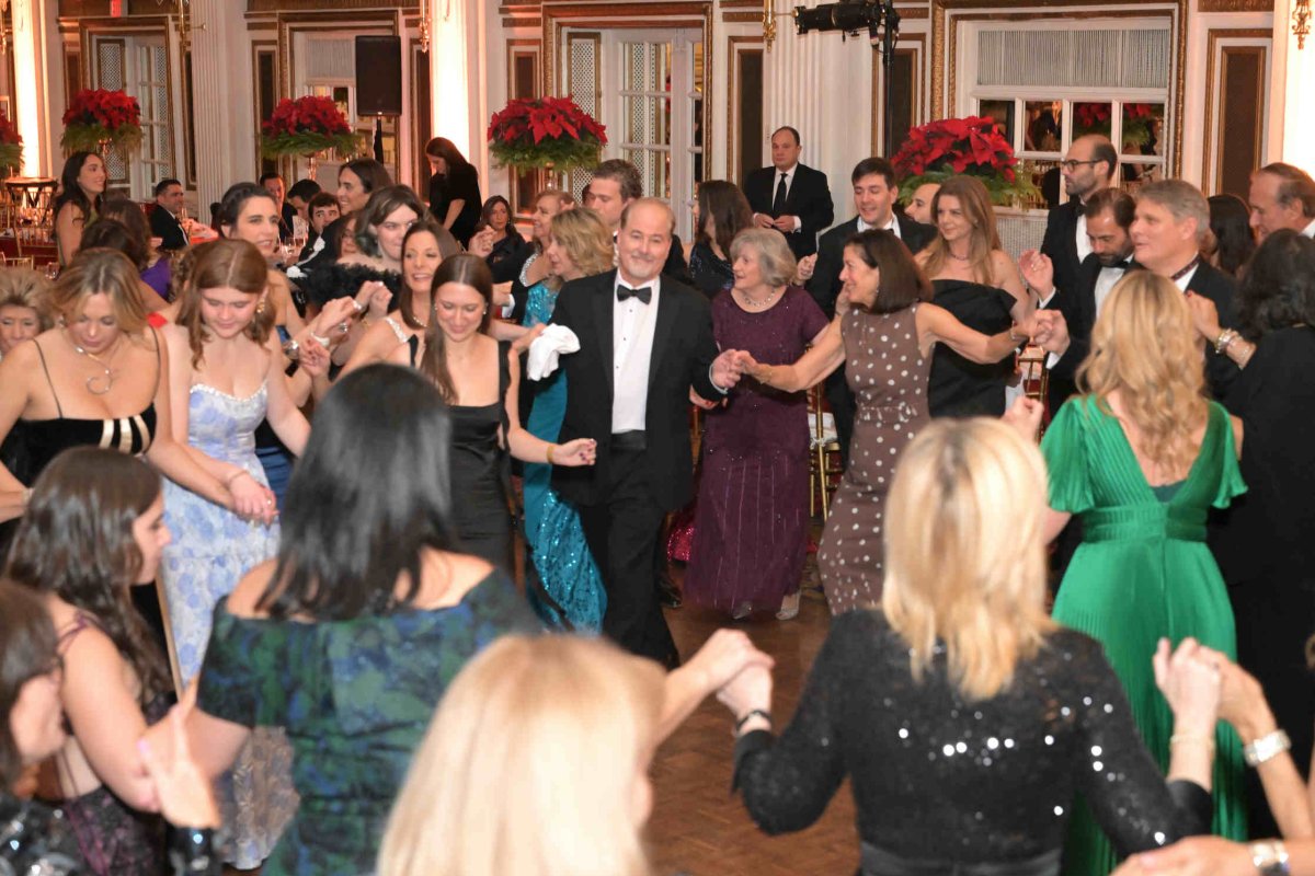 Hellenic Women’s Club 2026 Mistletoe Ball’da hayırseverliğin 90 yılını kutluyor
