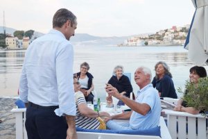 Mitsotakis Kastellorizo'ya gidiyor, Atina Ankara'ya meydan okuyan mesaj gönderiyor