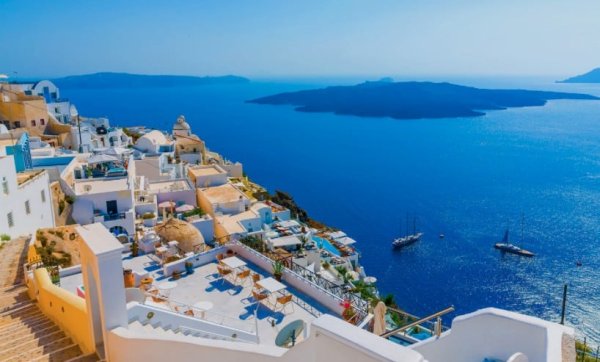 Santorini Turizm Sezonunu Yazın Ötesine Taşımak İstiyor