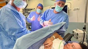 Atina'da 22 Yıl Önce Dondurulan Embriyodan Sağlıklı Bir Kız Bebek Dünyaya Geldi