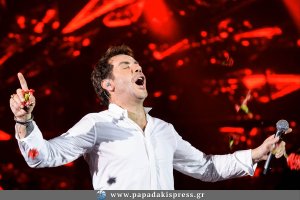 Yunan pop ikonu Giorgos Mazonakis'in ölümü ve sağlık denetimi tartışması