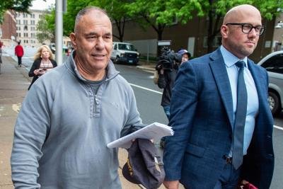 Connecticut eski yetkilisi cezasından önce yolsuzluk suçlamasıyla Yunanistan'a kaçtı