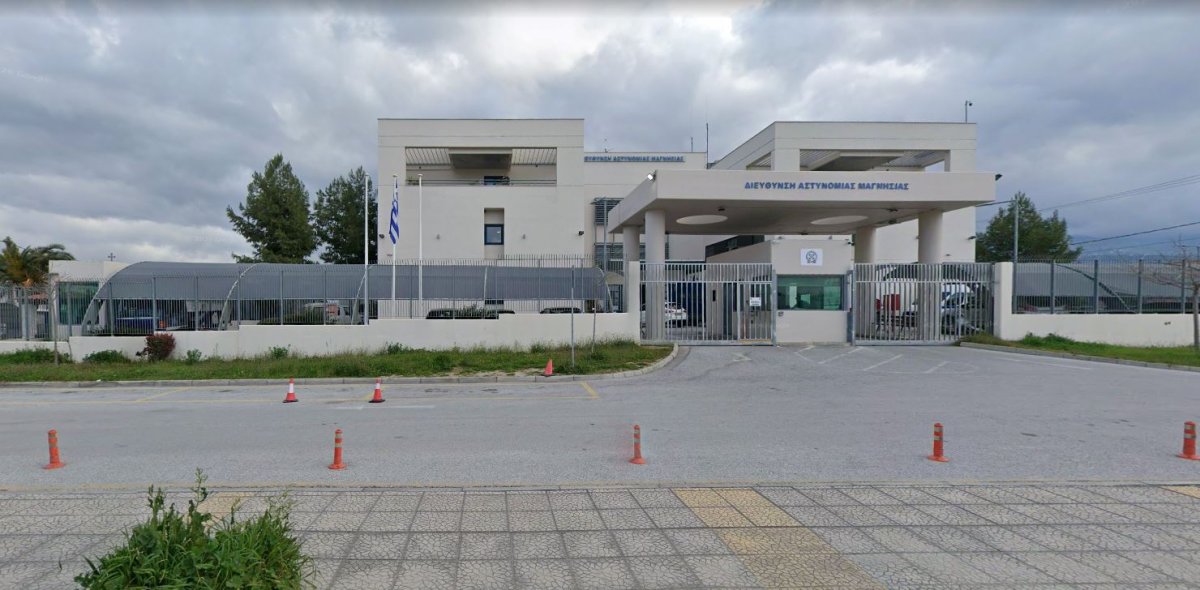 Kamera trafik cezası karşılığında para alan polis memurunu kaydetti