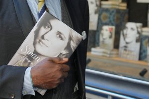 Prenses Diana'nın kardeşinin yeni kitabı Kral Charles III ile sözlü savaşa yol açtı