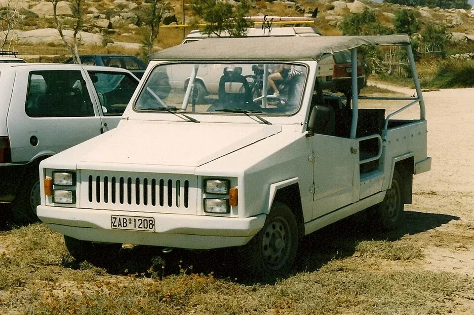 Yunanistan 50 yıl önce pony otomobili üretti—şimdi Çin'de sürücüsüz bir versiyonu var