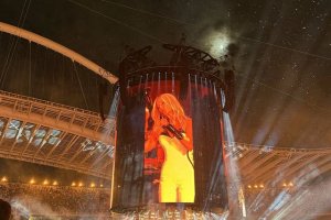 Anna Vissi, Giorgos Mazonakis'e OAKA'daki duygusal törende sessizliğini bozdu