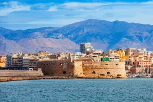 Pembe Kumları, Ekim Sıcağı ve Uygun Fiyatlı Yemekleriyle Turizm Rekorları Kıran Girit