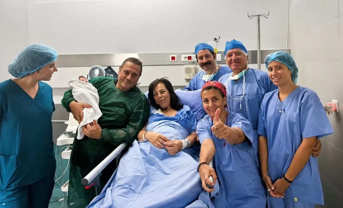Yunan çift 22 yıllık dondurulmuş embriyodan kız çocuk sahibi oldu