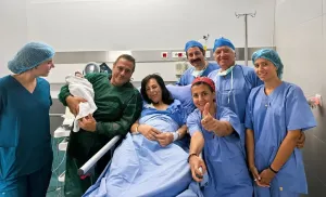 Yunan çift 22 yıllık dondurulmuş embriyodan kız çocuk sahibi oldu