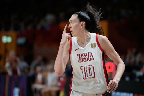 Breanna Stewart Önderliğinde ABD, Çek Cumhuriyeti'ni 105-64'le Farkla Geçti
