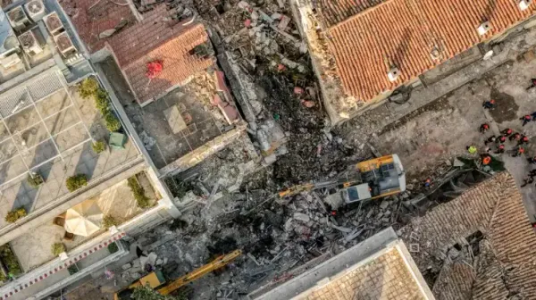 Plaka trajedisi: enkazdan ikinci ceset çıkarıldı — dört kişi hâlâ kayıp