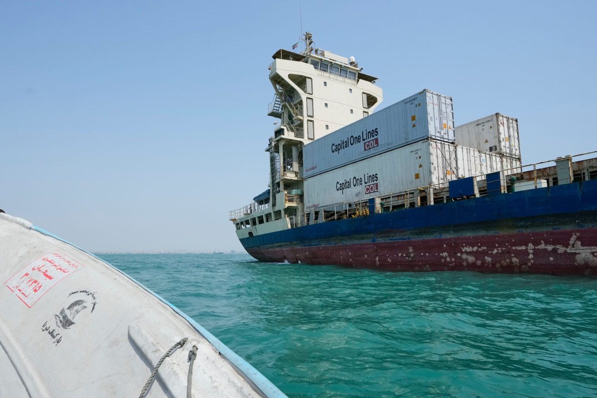 VLCC navlun oranları Hormuz gerilimleri nedeniyle %800'den fazla yükseldi, ikinci el tanker değerleri %62'ye kadar arttı