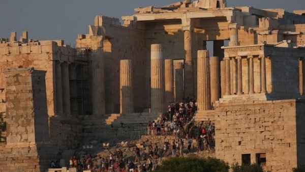 Yunanistan turizmi yedi ayda 20 milyon ziyaretçiyi aştı