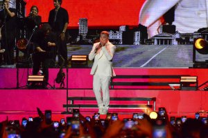 Antonis Remos Selanik konserinde Aphrodite Latinopoulou'dan söz etti: Tepkisi