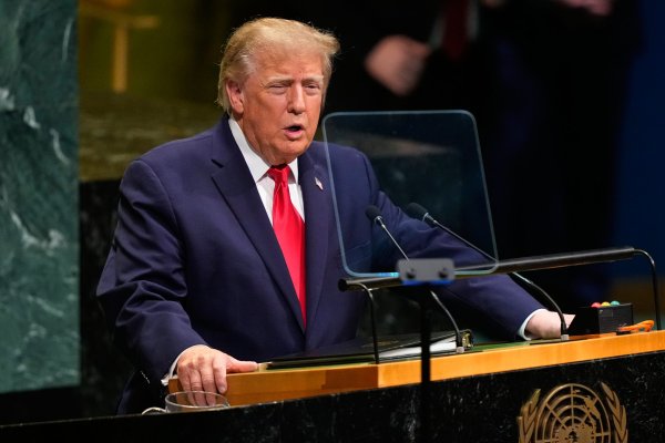 Trump'un BM'de dünya liderlerine hitabında İran'a karşı savaş başlatma kararını savunması