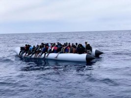 Yunanistan'da göçmen botu kısmen battı, 25 kişi kayıp