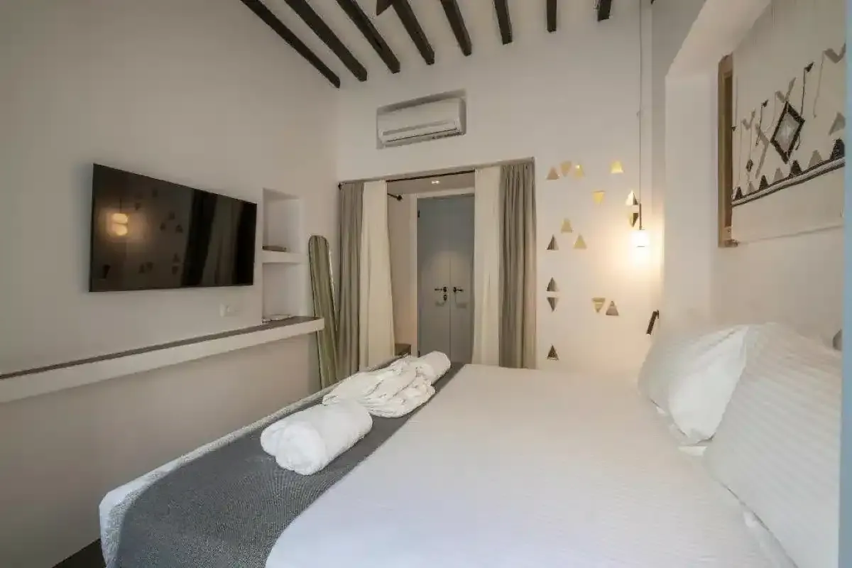 Mykonos'taki ev, Mazonakis ailesi anlaşmazlığı sürerken kiralıkta