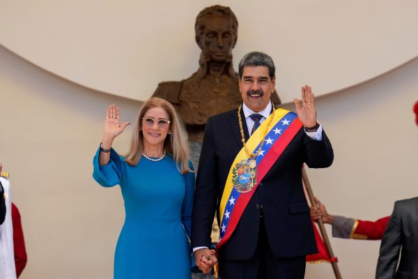 Eski Venezuela Devlet Başkanı Maduro ve Eşi, Dokunulmazlık Hakkına Dayanarak Uyuşturucu Davasının Düşürülmesini Talep Etti