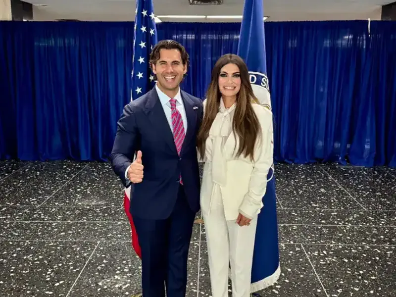 WSJ, Kimberly Guilfoyle’ın Yunan LNG anlaşmalarındaki rolü ve danışmanının Aktor ile bağları konusunda sorular yükseltiyor