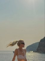 Claudia Schiffer Yunanistan'a geri döndü, tekne üzerindeki bikini fotoğraflarıyla