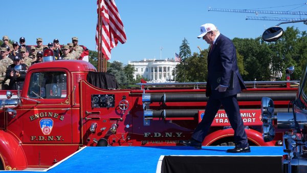 Trump, 11 Eylül Kurbanlarını Beyaz Saray Önünde Andı: 'Asla Unutmayacağız'