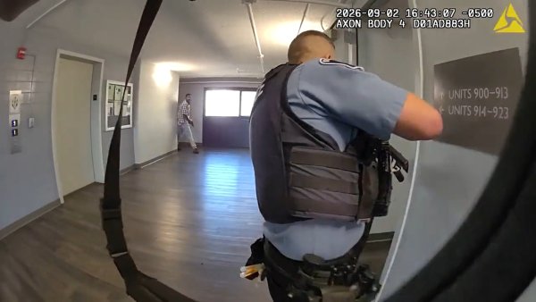 Dramatik videolar ölümcül Minneapolis saldırısında iki polisin yaralandığı anı kaydetti