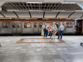 Atina metrosunda üç istasyon pazar'dan itibaren erken kapanacak