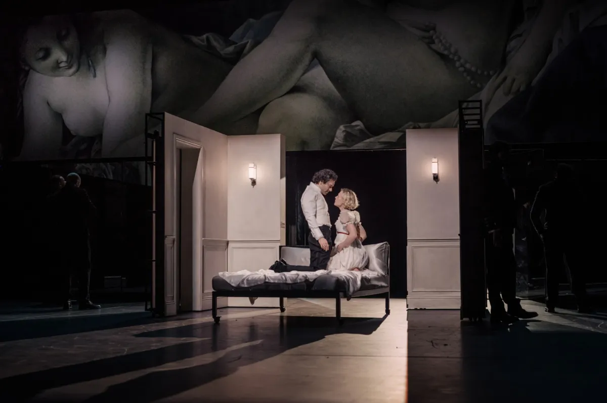 National Theatre Live Atina'da Les Liaisons Dangereuses'i gösterime sunuyor