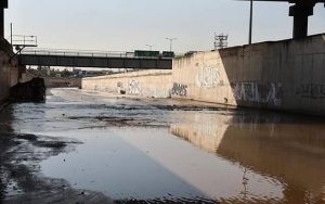 Atina'da Kifissos Nehri'nde su kalitesi bozuluyor, kirlilik alarmı veriyor