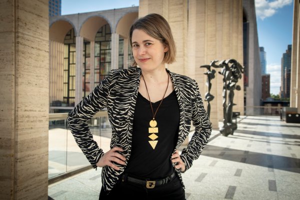 Louisa Proske'nin Met Operası'ndaki ilk yönetmenliği 'Macbeth' olacak, 'dehşet verici zamanlar için dehşet verici bir hikâye'