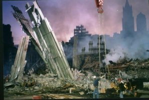 Ground Zero'daki harabeler, St. Nicholas ve Emmanuel Velivasakis gözünden sonraki gün