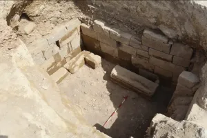 Roma yakınındaki 2.600 yıllık Etrüsk mezarı antik Yunan hazinelerini ortaya çıkardı