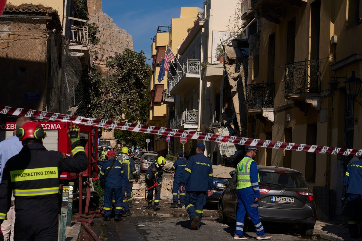 Plaka enkazında kadın cesedi bulundu – 5 kayıp arasında Amerikalıların olduğu bildirildi