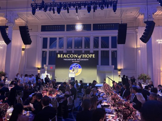 St. Nicholas Kilisesi ve Ulusal Mabedi Beacon of Hope Yemeğinde Volodymyr Zelenskyy'i Onurlandırdı