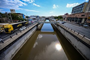 Athens Nehri Kirliliği: “Hareket Halindeki Bir Kanalizasyonun Atığını Soluyoruz”
