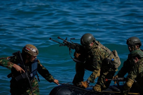 Yunan ve Mısır birlikleri Medusa 15 tatbikatını Girit sahilinde turistlerin gözü önünde tamamladı