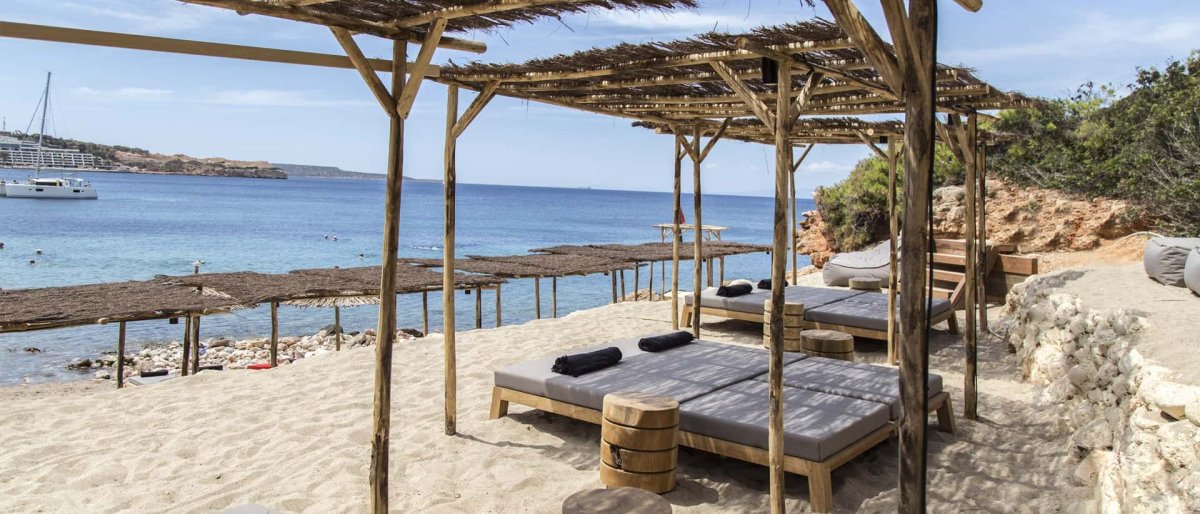 82 yaşındaki adam Vouliagmeni plajında şezlong kavgasında öldü