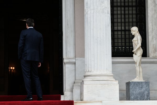 Miçotakis hükümet gafı gölgesinde Yunanistan'a döndü