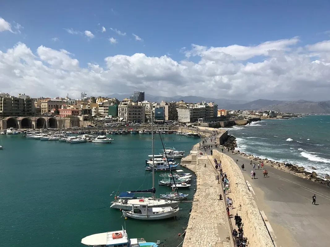 Yunanistan’ın ‘Fishing For Litter’ programı denizden 360 metrik ton atık topladı
