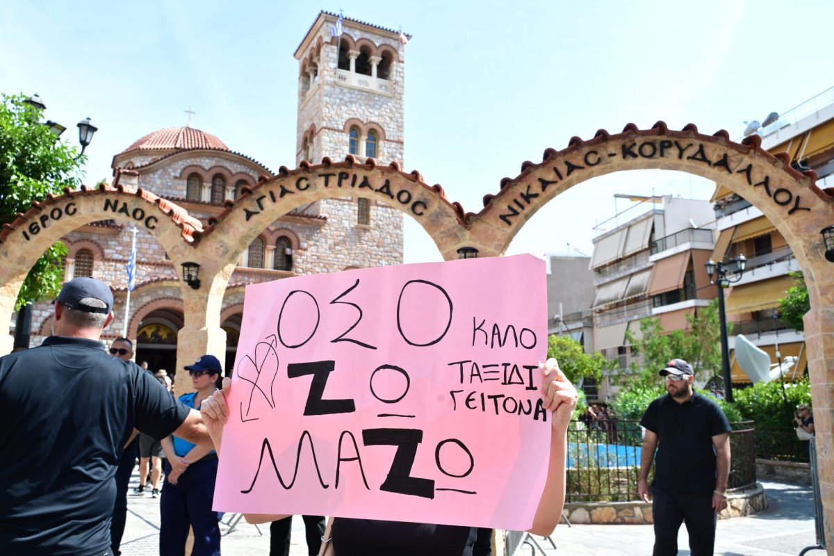 Nikaia'da Giorgos Mazonakis'in cenazesi için büyük kalabalık toplandı