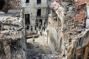 Atina'nın tarihi Plaka semtinde patlama, eski endişeleri yeniden alevlendirdi